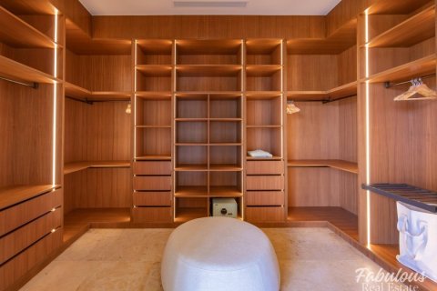 Villa in Bang Tao, Thailand 5 bedrooms № 179544 - photo 21