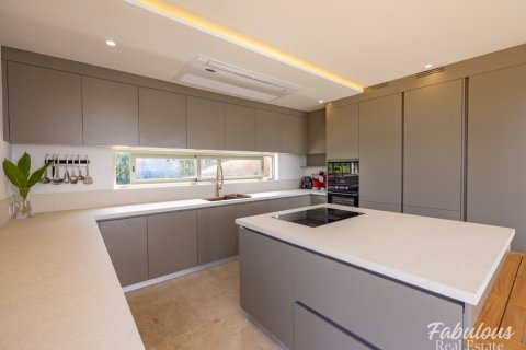 Villa in Bang Tao, Thailand 5 bedrooms № 179544 - photo 24