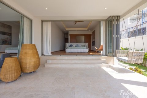 Villa in Bang Tao, Thailand 5 bedrooms № 179544 - photo 20