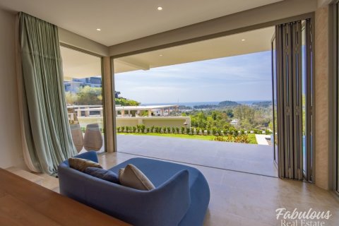 Villa in Bang Tao, Thailand 5 bedrooms № 179544 - photo 14