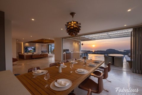 Villa in Bang Tao, Thailand 5 bedrooms № 179544 - photo 13