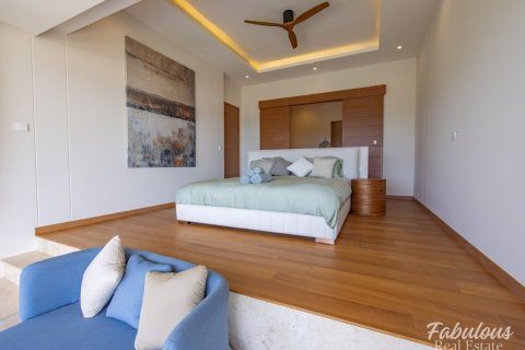 Villa in Bang Tao, Thailand 5 bedrooms № 179544 - photo 9