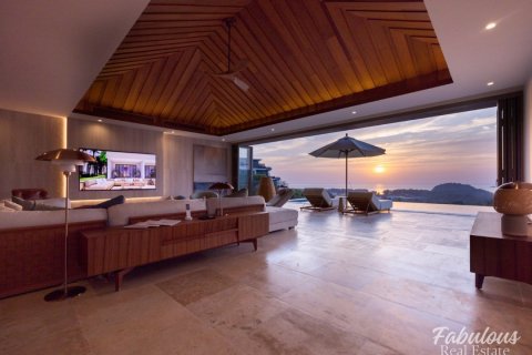 Villa in Bang Tao, Thailand 5 bedrooms № 179544 - photo 18