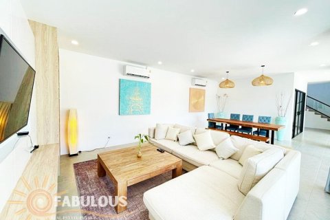 Villa in Bang Tao, Thailand 3 bedrooms № 179543 - photo 6