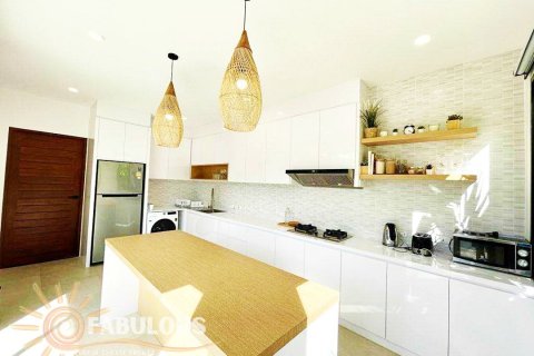 Villa in Bang Tao, Thailand 3 bedrooms № 179543 - photo 7