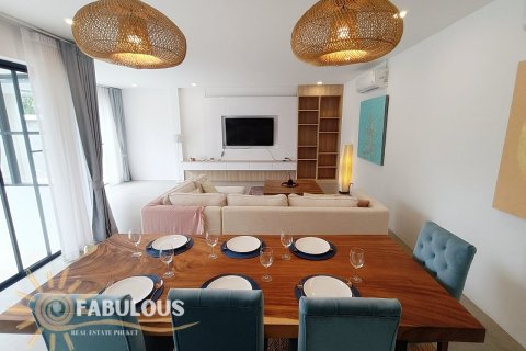 Villa in Bang Tao, Thailand 3 bedrooms № 179543 - photo 14
