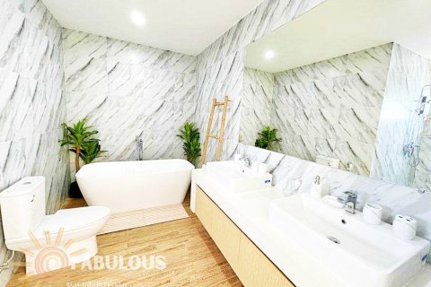 Villa in Bang Tao, Thailand 3 bedrooms № 179543 - photo 8