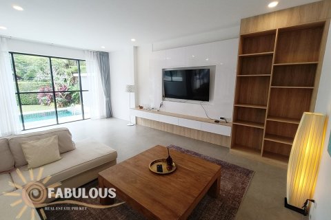 Villa in Bang Tao, Thailand 3 bedrooms № 179543 - photo 15