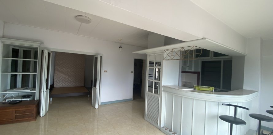 Studio in the Condo in Watthana, Bangkok, Thailand  № 160902