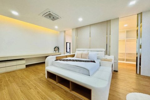 Villa in Pattaya, Thailand 3 bedrooms № 119168 - photo 9