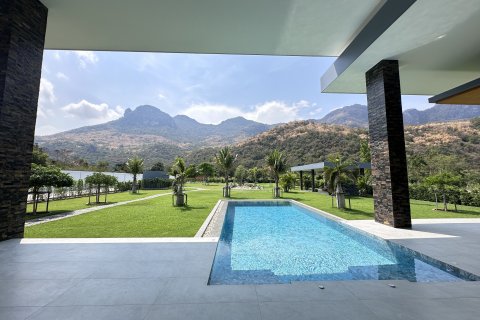 Вилла в Хуа Хине, Таиланд с 3 спальнями  № 167626