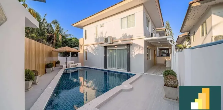 Casa de 3 dormitorios en Jomtien Beach, Pattaya, Tailandia № 210851
