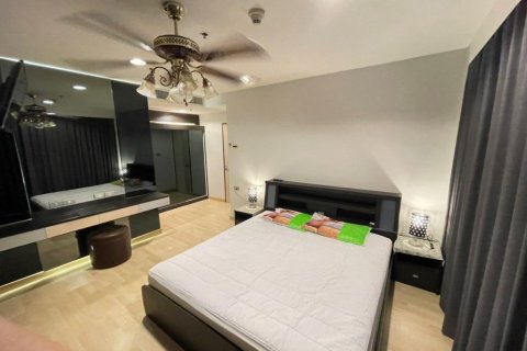 Condo in Watthana, Bangkok, Thailand, 2 bedrooms № 160601 - photo 4