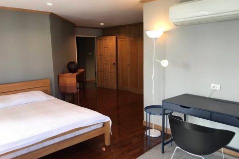 Condo in Watthana, Bangkok, Thailand, 2 bedrooms  № 160605 - photo 6