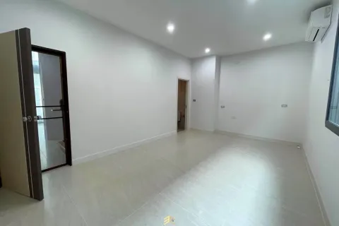 Дом в Суан Луанге, Бангкок, Таиланд с 3 спальнями  № 148918 - фото 14