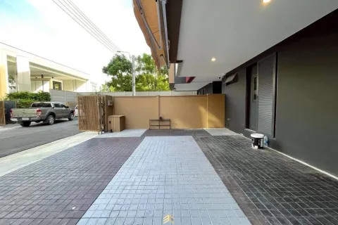 Дом в Суан Луанге, Бангкок, Таиланд с 3 спальнями  № 148918 - фото 2