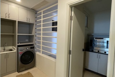 Condo in Sathon, Bangkok, Thailand, 3 bedrooms № 168859 - photo 16
