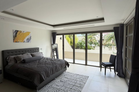 Villa in Phuket, Thailand 2 bedrooms № 168856 - photo 9