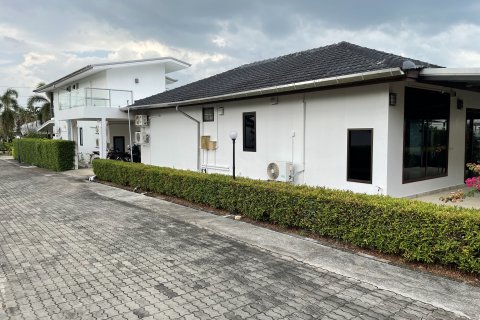 Villa in Phuket, Thailand 2 bedrooms № 168858 - photo 4