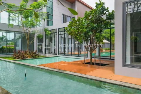 House in Kathu, Thailand 4 bedrooms № 209519 - photo 3