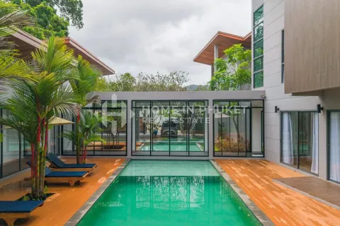 House in Kathu, Thailand 4 bedrooms № 209519