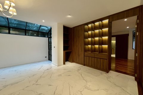 Дом в Ваттхане, Бангкок, Таиланд с 4 спальнями  № 148606 - фото 6