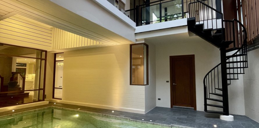 Дом в Ваттхане, Бангкок, Таиланд с 4 спальнями  № 148606