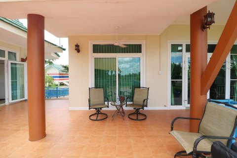 Maison à Sakon Nakhon, Thaïlande 4 chambres № 137721 - photo 11