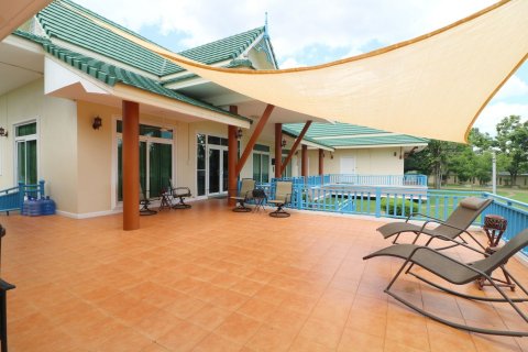 Maison à Sakon Nakhon, Thaïlande 4 chambres № 137721 - photo 10