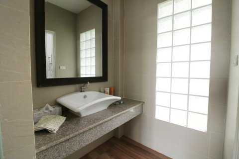 Maison à Sakon Nakhon, Thaïlande 4 chambres № 137721 - photo 27