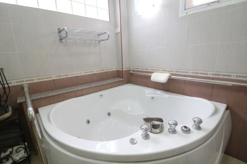 Maison à Sakon Nakhon, Thaïlande 4 chambres № 137721 - photo 25