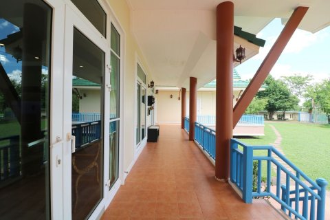 Maison à Sakon Nakhon, Thaïlande 4 chambres № 137721 - photo 13