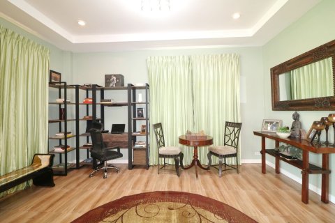 Maison à Sakon Nakhon, Thaïlande 4 chambres № 137721 - photo 30