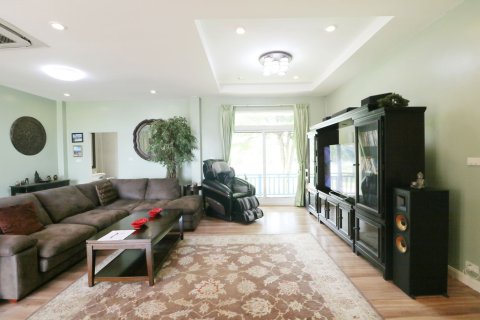 Maison à Sakon Nakhon, Thaïlande 4 chambres № 137721 - photo 18