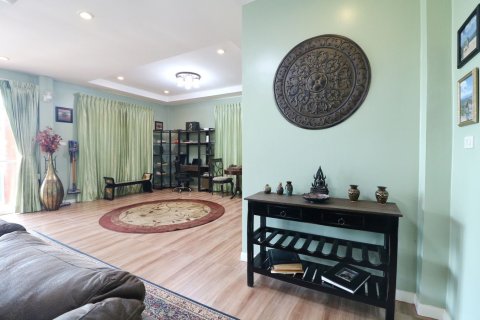 Maison à Sakon Nakhon, Thaïlande 4 chambres № 137721 - photo 29