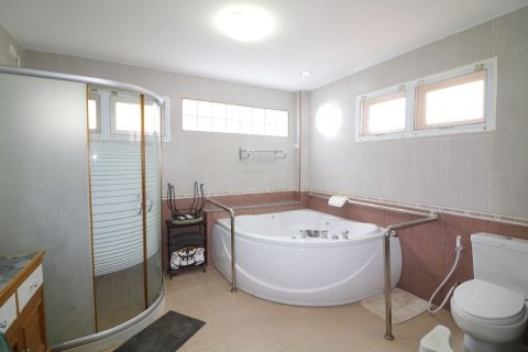 Maison à Sakon Nakhon, Thaïlande 4 chambres № 137721 - photo 23