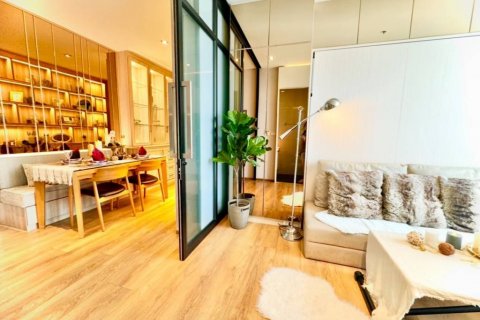 Condo in Bangkok, Thailand, 2 bedrooms  № 135293 - photo 2