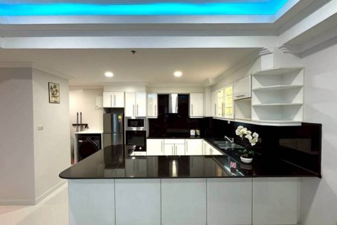 Condo in Bang Lamung, Thailand, 2 bedrooms  № 135292 - photo 4