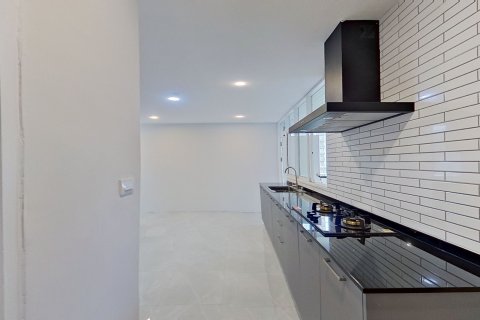 Condo in Watthana, Bangkok, Thailand, 5 bedrooms  № 138214 - photo 15