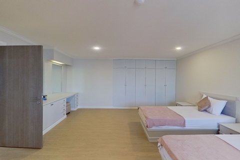 Condo in Watthana, Bangkok, Thailand, 5 bedrooms  № 138214 - photo 28