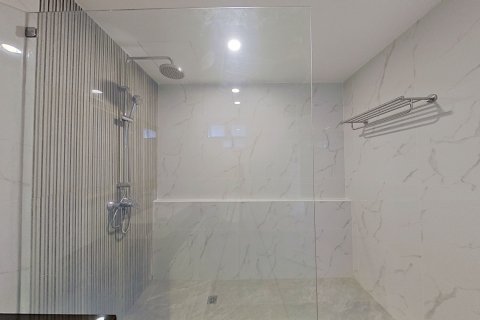 Condo in Watthana, Bangkok, Thailand, 5 bedrooms  № 138214 - photo 22