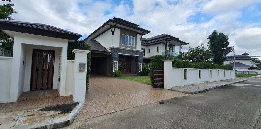 House in Hang Dong, Thailand 5 bedrooms № 138211