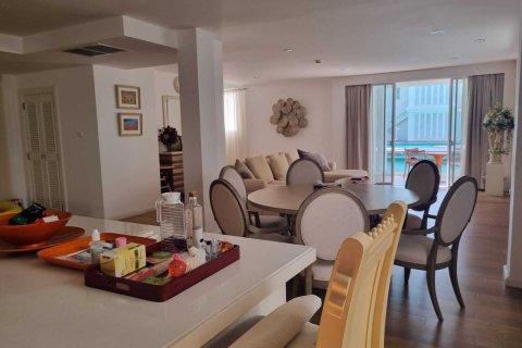 Condo in Hua Hin, Thailand, 4 bedrooms  № 167534 - photo 21