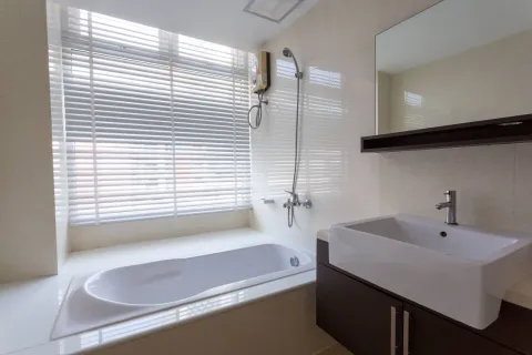 Кондоминиум с 2 спальнями в Кхлонг Сане, Бангкок, Таиланд № 167537 - фото 5