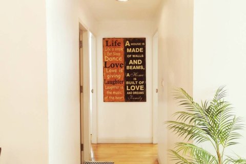 Кондоминиум с 2 спальнями в Кхлонг Сане, Бангкок, Таиланд № 167537 - фото 2