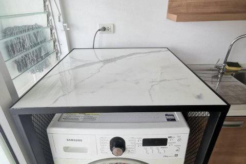 Кондоминиум с 2 спальнями в Кхлонг Сане, Бангкок, Таиланд № 167537 - фото 11