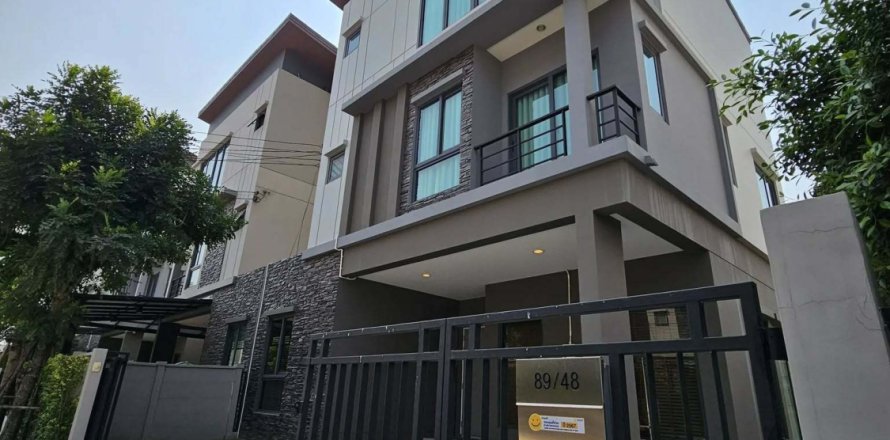 House in Saphan Sung, Bangkok, Thailand 4 bedrooms № 163474