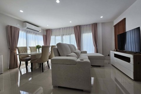 House in Saphan Sung, Bangkok, Thailand 4 bedrooms № 163474 - photo 3