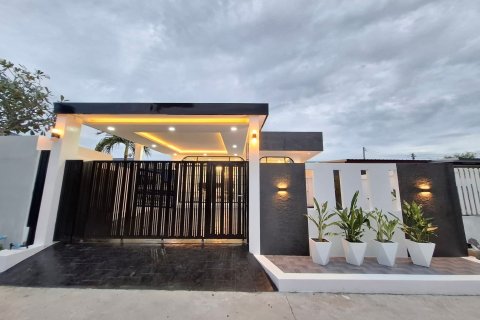 Villa in Pattaya, Thailand 3 bedrooms № 147835 - photo 20