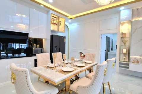 Villa in Pattaya, Thailand 3 bedrooms № 147835 - photo 3